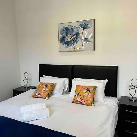 Spacious And Elegant Apartment Birmingham