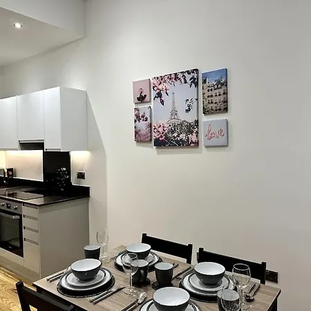 Spacious And Elegant Apartment