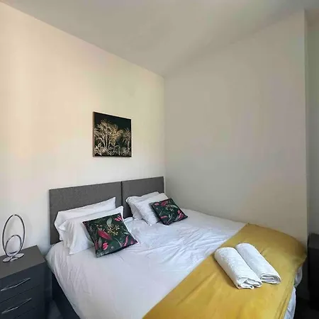Spacious And Elegant Birmingham