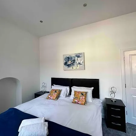 Spacious And Elegant Apartamento